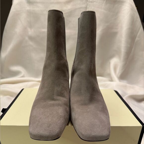 NWOT Vince. Grey suede square toe low block heel Chelsea boots size 7.5 or 38 - Picture 3 of 11
